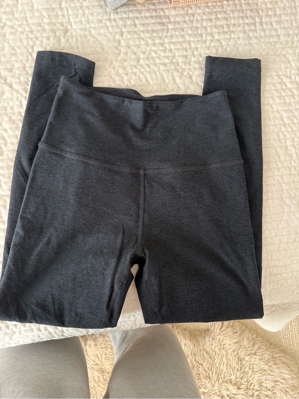 Beyond yoga sz small heathered black leggings